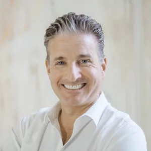 Dr. med. Aschkan Entezami, Facharzt für Plastische und Ästhetische Chirurgie